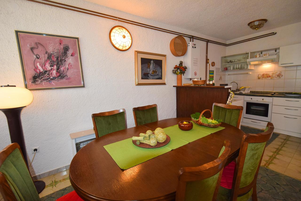 Apartment Petrlin Malinska Exteriör bild