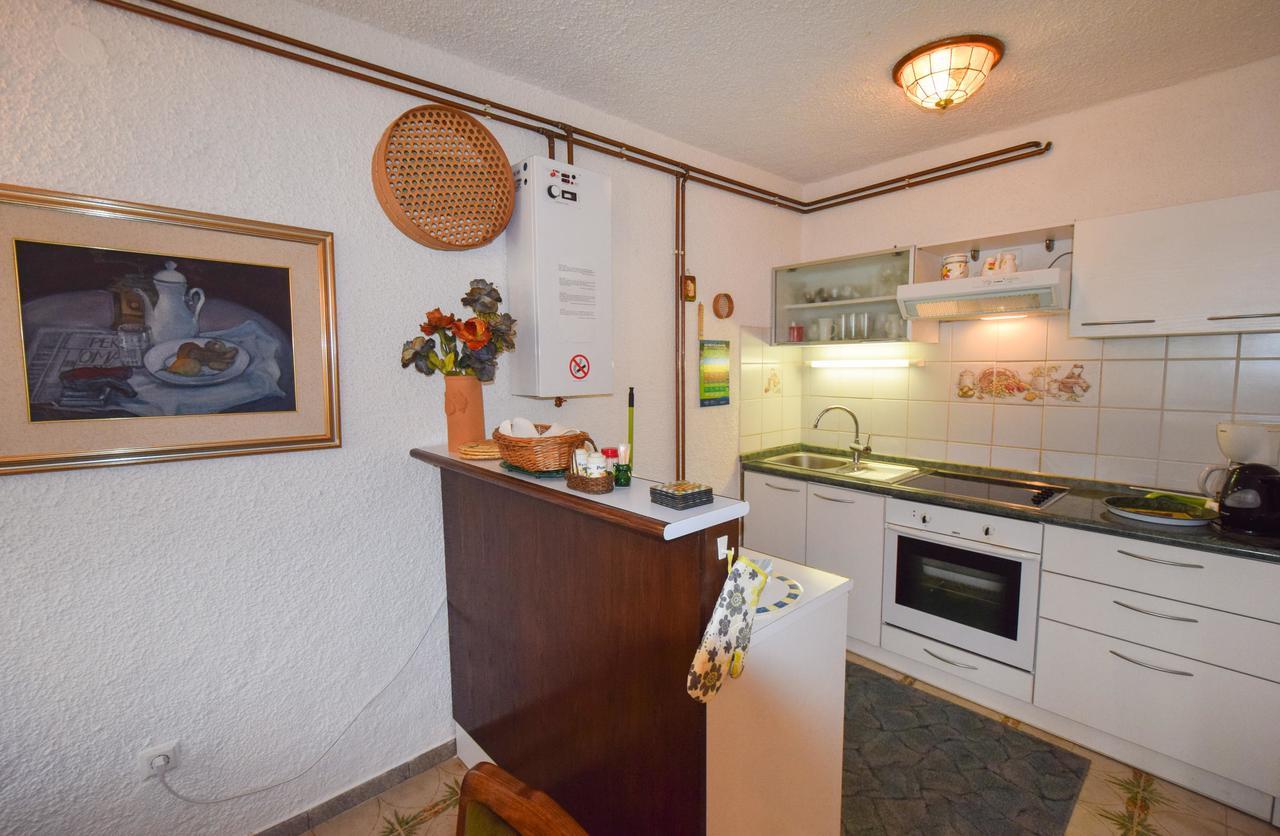 Apartment Petrlin Malinska Exteriör bild